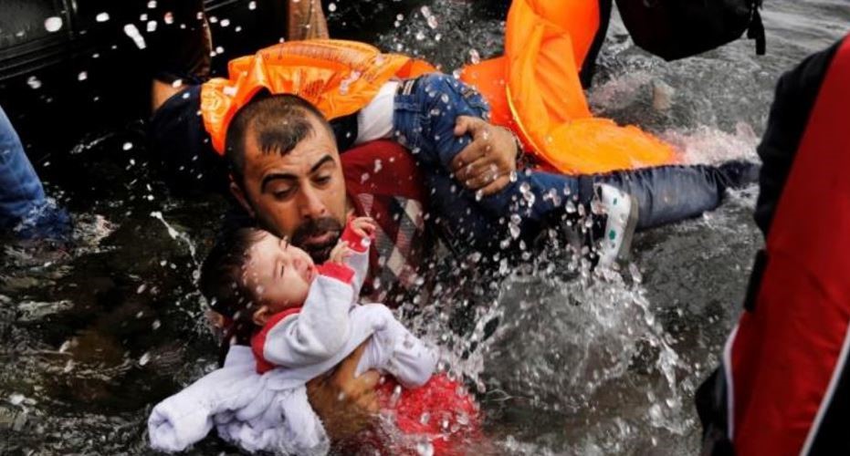 مختصون: سياسة الحكومات اللبنانية تجاه اللاجئين الفلسطينين وضعف «الاونروا» تدفع باللاجئين الى «زوارق الموت»