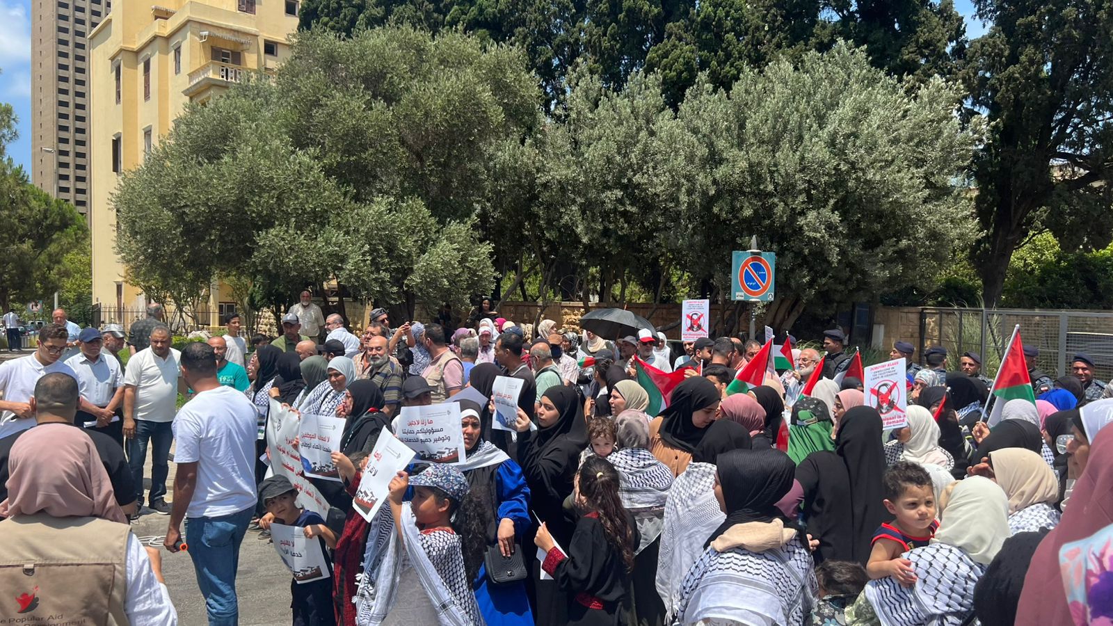 تصعيد فلسطيني في بيروت: احتجاجات واسعة ضد تقليصات الأونروا وفصل الموظفين