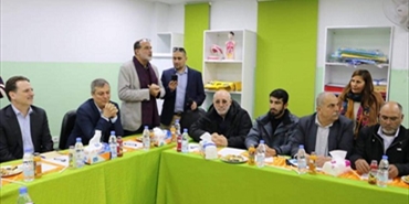 كرينبول يجتمع بقيادة الفصائل الفلسطينية في مخيّم الرّشيدية واعداً بتحسين أوضاع اللاجئين