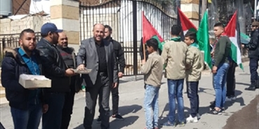 الاحتفالات بعملية سلفيت تعم مخيمات وتجمعات الفلسطينيين في لبنان