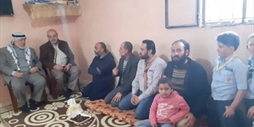 مروان أبو راس يزور عائلة الطفل المتوفى حسن وائل مرشود في بركسات بحنين