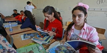 الفلسطينيون يعودون إلى مدارسهم في لبنان وسط مصير مجهول