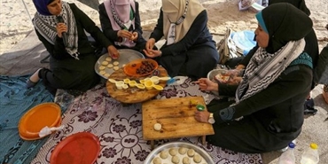 "طعام العودة" على حدود غزة