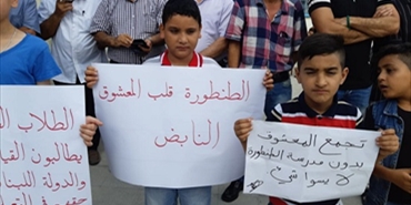 حماس: نرفض سياسة إغلاق ودمج المدارس في الأونروا