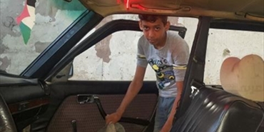 علي مصطفى من مخيم عين الحلوة... طفل يعمل لمساعدة عائلته