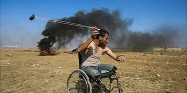 مسيرة العودة الكبرى تتحدى الاحتلال وتتمسك بالقدس وعشر شهداء حتى اللحظة