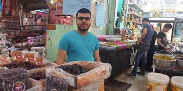 خالد يكدّ في رمضان عين الحلوة