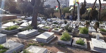 زيارة قبور شهدائهم.. هكذا يستقبل الفلسطينيون في لبنان أعيادهم