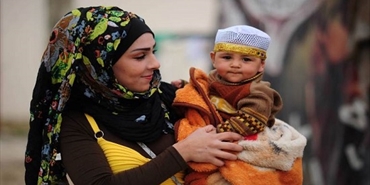 «مخيمات اللاجئين في لبنان، عبء العوز والحرمان لهدى قصاطلي»...  100 صورة على النت