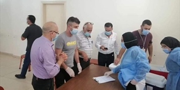 فحوصات لمخالطي المصابين بكورونا في مخيم برج الشمالي بعد إغلاقه من قبل أهالي المصابين