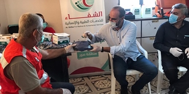 شؤون اللاجئين في حماس في منطقة صور يكرم جمعية الشفاء الطبية