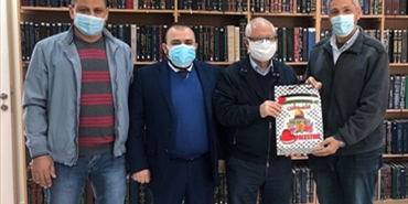 وفد من المؤتمر الشعبي لفلسطينيي الخارج يزور جامعة الجنان - صيدا ويسدد أقساط طلبة فلسطينيين