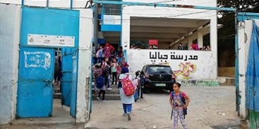 تكاليف ومتاعب ومخاطر يعانيها طلاب مخيم برج الشمالي لعدم توفّر ثانوية برسم وكالة «الأونروا»