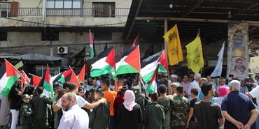 وقفات ومظاهرات في المخيمات الفلسطينية بلبنان دعماً للأسرى في سجون الاحتلال