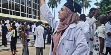 ابنة اليرموك سلام أبو خرج تحقق معدل 100% في الامتحان الوطني لكليّة الطب البشري في كوبا