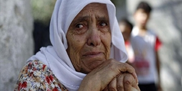 «أعيش وحيدةً مع دجاجاتي»... مناضلات فلسطينيات منسيات في مخيمات لبنان