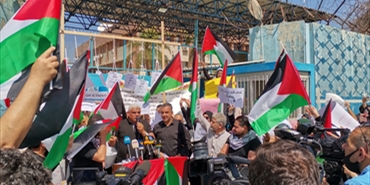 اعتصام حاشد أمام مكتب الأونروا في بيروت للدفاع عن حقوق المعلمين وضد قرار إدارة الأونروا 