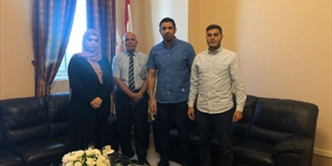 الحسن التقى وفداً من "شاهد" وناقض مجموعة من القضايا المتعلقة باللاجئين الفلسطينيين
