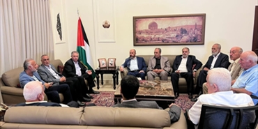 اجتماع بين "فتح" و"حماس": مظلّة حماية للمخيمات في ظل المخاوف من توترات أمنية واجتماعية