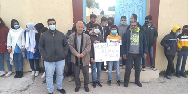 طلاب مدرسة الحولة في «تجمع كفربدا» للاجئين تطالب «الأونروا» بدفع بدل المواصلات