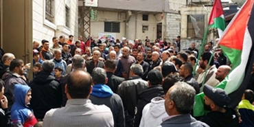 حركة حماس تقيم وقفة تضامنية بمناسبو يوم الأرض في مخيم المية ومية