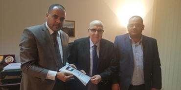 (شاهد) تبحث مع سفير جامعة الدول العربية سبل التعاون المشترك وتسلمه نسخة عن التقرير السنوي