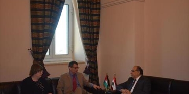 منيمنة أكد للسفير الالماني اهمية استمرار الاونروا في خدماتها