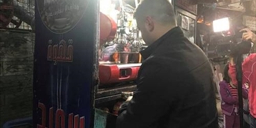 في مخيم برج البراجنة "سعيد نصّار" يودّع البطالة ببيع القهوة