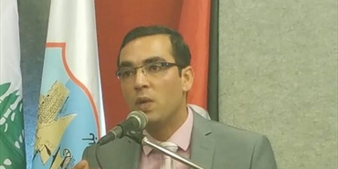 الشاعر الحنفي يوقع ديوانه الجديد "لعينيك سأحمل المدى" في بلدية صيدا