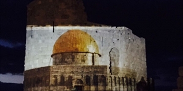 إضاءة أسوار قلعة صيدا البحرية بصورة القدس والمسجد الأقصى