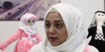 اللاجئات الفلسطينيات في لبنان يعدن إحياء تراثهن بصناعة الدمى