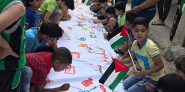 أطفال مخيم "عين الحلوة" يرسمون العودة بألوان الحياة