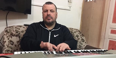 "سمير حسين" كفيف فلسطيني يواصل تعليمه لنيل الدكتوراه