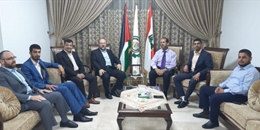 حماس تستقبل المحرر محمد القرم والمؤسسة الدولية للتضامن مع الأسرى