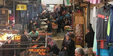 "تجار السوق" تغلق المحال التجارية لاستكمال مشروع البنى التحتية في "عين الحلوة"