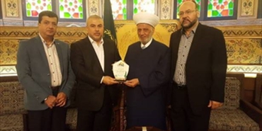 دريان تسلم من وفد حماس درع الاقصى