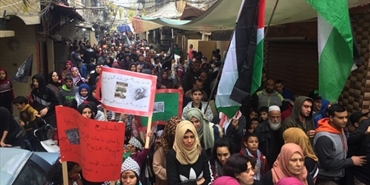 مسيرات غضب تعم المخيمات الفلسطينية في لبنان احتجاجاً على قرار ترامب