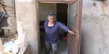 عائلة فلسطينية من مخيّم برج البراجنة تعيش في ثلاّجة لتخزين الفواكه