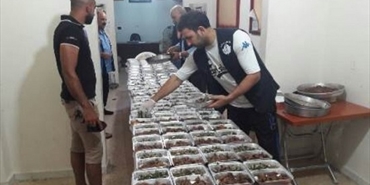 "المطبخ الرمضاني" مشروع توزيع وجبة إفطار في مخيّم شاتيلا