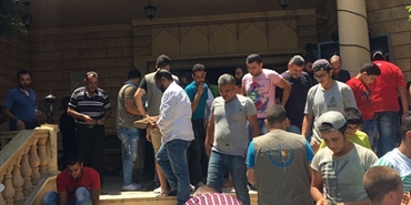 الرابطة الإسلامية لطلبة فلسطين في وادي الزينة توزع الحلوى إبتهاجاً بعملية الأقصى البطولية