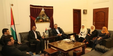 وفد من المؤسسات الأهلية الفلسطينية يطلع السفير دبور على نتائج زيارات السفارات في قضية الأونروا