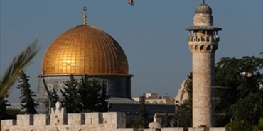 تحالف القوى الفلسطينية يدين القرار الصهيوني بمنع الأذان في مآذن القدس
