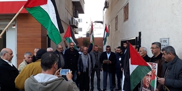 وقفة تضامنية مع الأسرى أمام "الصليب الأحمر" في صور: لوقف معاناة وعذابات أسرانا وأهاليهم