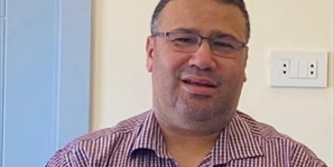 خالد بديوي لـ«لاجئ نت»: إيقاف «الأونروا» للأستاذ رياض مصطفى عن عمله تجاوزاً للخطوط الحمر