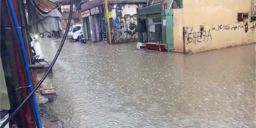 غرق شوارع مخيم برج البراجنة بمياه الأمطار