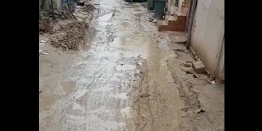 أهالي مخيم الرشيدية يطالبون وكالة «الأونروا» بإعادة تأهيل الشوارع المتضررة من العواصف المطرية