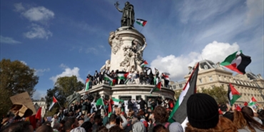 آلاف المتظاهرين في باريس دعما للفلسطينيين ولوقف العمليات العسكرية الإسرائيلية على غزة