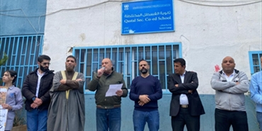 وقفة احتجاجية في مخيم الجليل رفضاً لقرار "الأونروا" دمج الصفوف