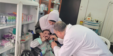 مبادرة طبية لسد فجوة الرعاية الصحية للنازحين في مخيم عين الحلوة