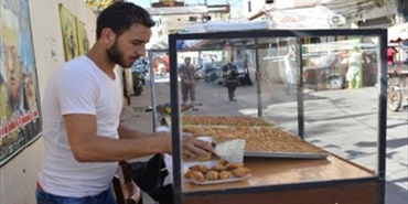 الشباب الفلسطيني في لبنان.. وداعاً للبطالة في "رمضان"